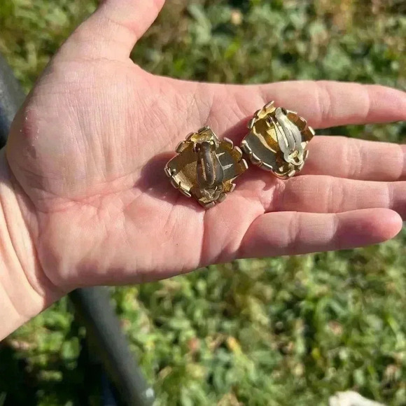 4/$50 D’Orlan gold clip on vintage earrings for earlobe - Picture 7 of 7